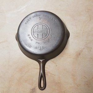 Griswold Skillet # 7 Cast Iron Large Logo